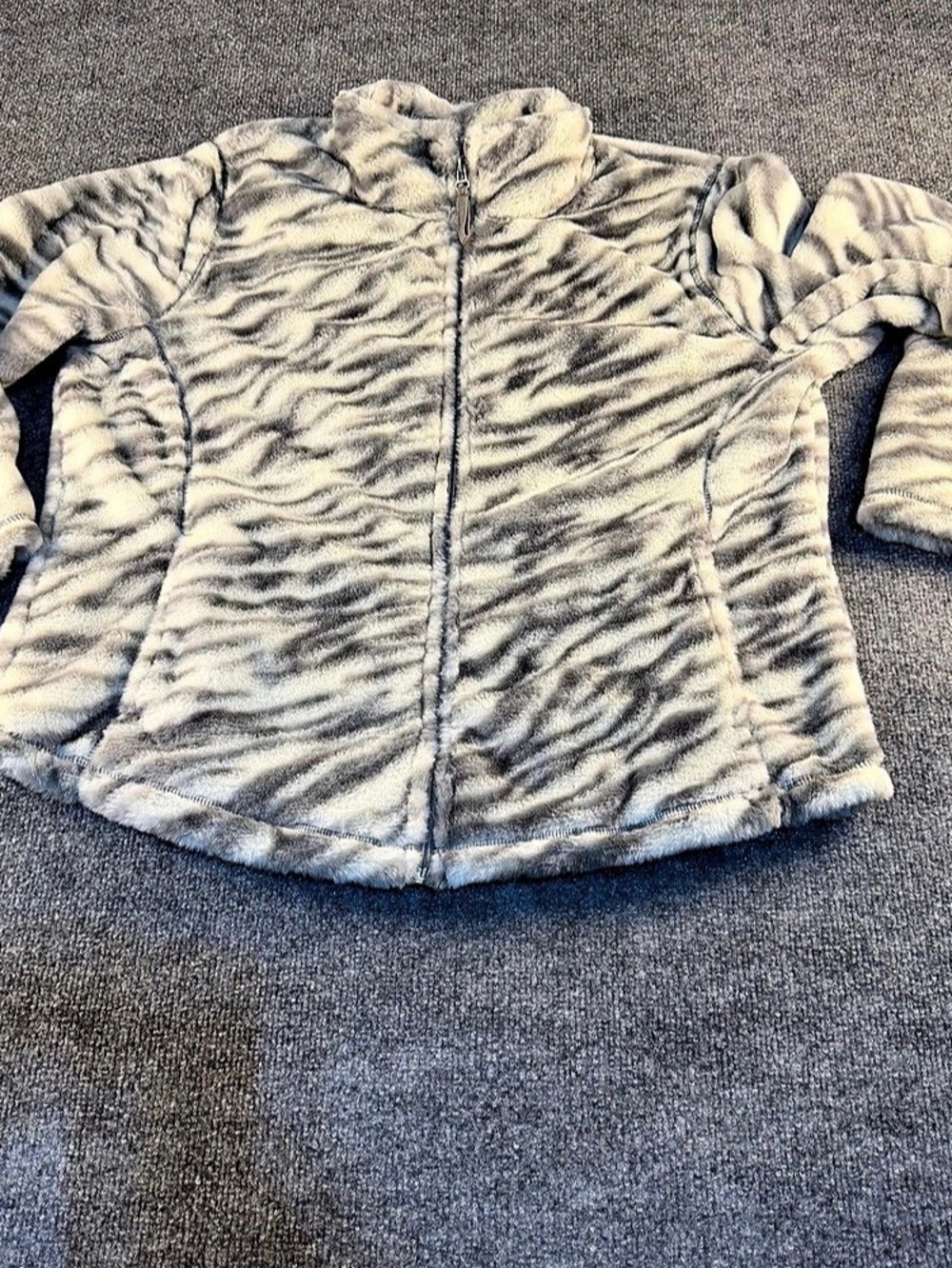 Jason Maxwell Faux Fur Animal Print Jacket Gray & White 1X